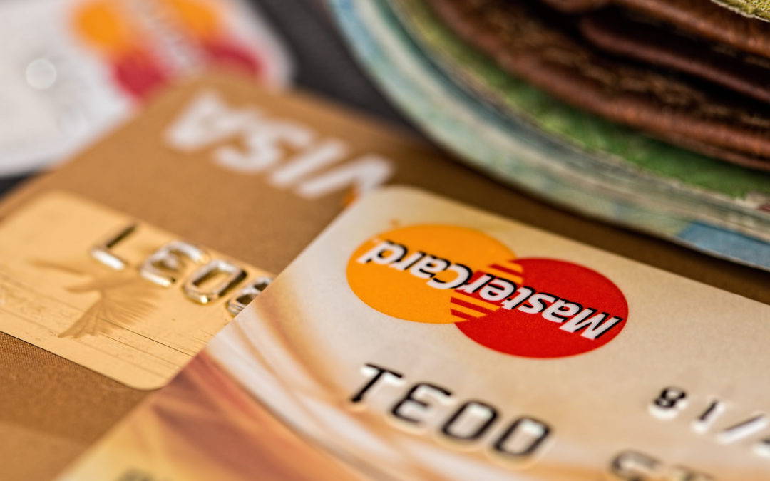 Diferencias entre las tarjetas de débito y las tarjetas de crédito.